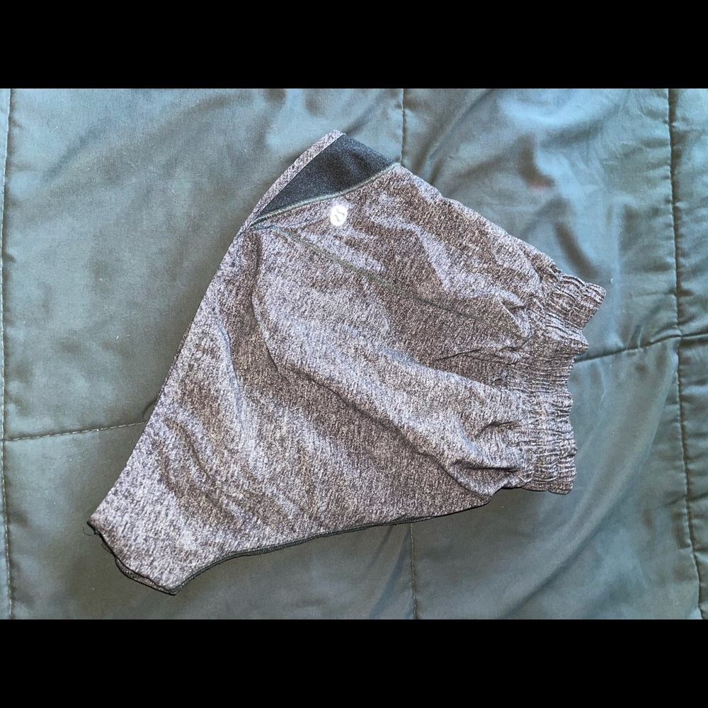 lululemon hotty hot lowrise lined shorts 4”